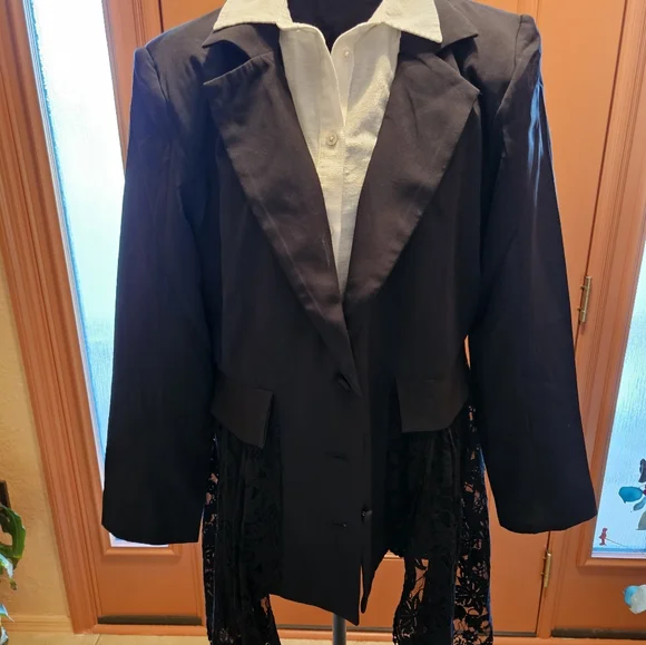 The Pyramid Collection Black Lace Women's Lined Blazer. - Picture 12 of 16